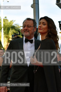 Jean Reno e lex-moglie, la  modella  Zofia Borucka sul red carpet del Palais des Festivals per la premiere di The Last Face durante la 69esima edizione del Festival del Cinema di Cannes, maggio 2016. Actor Jean Reno and his ex-wife, model Zofia Borucka attend the The Last Face premiere during the 69th annual Cannes Film Festival at the Palais des Festivals on May 20, 2016 in Cannes ©Monica Cillario/Rosebud2