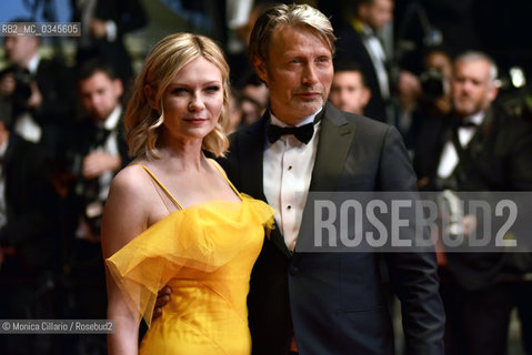 Kirsten Dunst e Mads Mikkelsen, membri della giuria, sul red carpet del Palais des Festivals per la premiere di The Neon Demon durante la 69esima edizione del Festival del Cinema di Cannes, maggio 2016.Jury members Kirsten Dunst  and Mads Mikkelsen attend The Neon Demon Premiere during the 69th annual Cannes Film Festival at the Palais des Festivals on May 20, 2016 ©Monica Cillario/Rosebud2