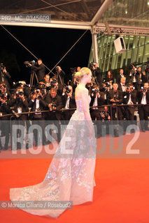 Elle Fanning sul red carpet al Palais des Festival per la premiere del film The Neon Demon durante la 69esima edizione del Festival del Cinema di Cannes, maggio 2016. Elle Fanning attends The Neon Demon premiere at the 69th annual Cannes Film Festival at Palais des Festivals on May 20, 2016 ©Monica Cillario/Rosebud2