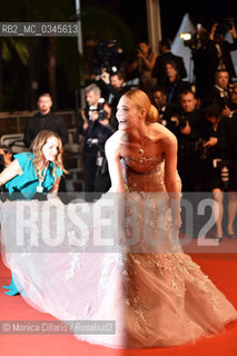 Elle Fanning sul red carpet al Palais des Festival per la premiere del film The Neon Demon durante la 69esima edizione del Festival del Cinema di Cannes, maggio 2016. Elle Fanning attends The Neon Demon premiere at the 69th annual Cannes Film Festival at Palais des Festivals on May 20, 2016 ©Monica Cillario/Rosebud2