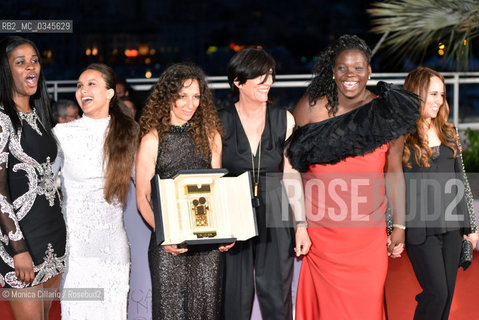 Houda Benyamina, Jisca Kalvanda , Majdouline Idrissi, Oulaya Amamra Deborah Lukumuena  al phptocall dei vincitori della palma doro della 69esima edizione  del Festival di cannes, maggio 2016. Houda Benyamina, Jisca Kalvanda , Majdouline Idrissi, Oulaya Amamra Deborah Lukumuena attend the Palme DOr Winner Photocall at the annual 69th Cannes Film Festival at Palais des Festivals on May 22 2016 ©Monica Cillario/Rosebud2