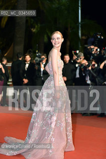 Elle Fanning sul red carpet al Palais des Festival per la premiere del film The Neon Demon durante la 69esima edizione del Festival del Cinema di Cannes, maggio 2016. Elle Fanning attends The Neon Demon premiere at the 69th annual Cannes Film Festival at Palais des Festivals on May 20, 2016 ©Monica Cillario/Rosebud2