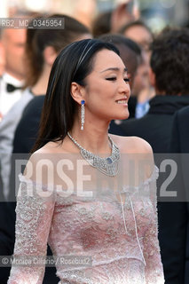 Lattrice cinese Gong Li posa alla cerimonia inaugurale della 69esima edizione del Festival del Cinema di Cannes, maggio 2016. Chinese actress Gong Li poses as she arrives on May 11, 2016 for the opening ceremony of the 69th Cannes Film Festival in Cannes. ©Monica Cillario/Rosebud2