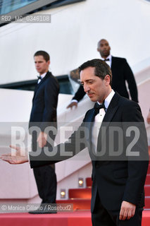 Gad Elmaleh al Palais des Festivals per la premiere del film Elle durante la 69esima edizione del Festival del Cinema di Cannes, maggio 2016. Gad Elmaleh attends a screening of Elle at the annual 69th Cannes Film Festival at Palais des Festivals on May 21, 2016 in Cannes ©Monica Cillario/Rosebud2