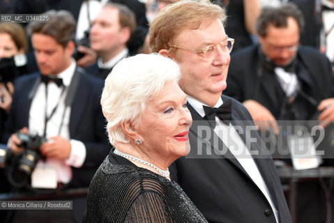 Line Renaud e Dominique Besnehard alla premiere di Café Society al Palais des Festivals per la serata di apertura della 69esima edizione del Festival del Cinema di Cannes, maggio 2016. Line Renaud and Dominique Besnehard attend the screening of Cafe Society at the opening gala of the annual 69th Cannes Film Festival at Palais des Festivals on May 11, 2016 in Cannes ©Monica Cillario/Rosebud2