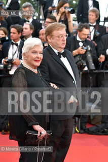 Line Renaud e Dominique Besnehard alla premiere di Café Society al Palais des Festivals per la serata di apertura della 69esima edizione del Festival del Cinema di Cannes, maggio 2016. Line Renaud and Dominique Besnehard attend the screening of Cafe Society at the opening gala of the annual 69th Cannes Film Festival at Palais des Festivals on May 11, 2016 in Cannes ©Monica Cillario/Rosebud2