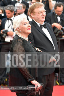 Line Renaud e Dominique Besnehard alla premiere di Café Society al Palais des Festivals per la serata di apertura della 69esima edizione del Festival del Cinema di Cannes, maggio 2016. Line Renaud and Dominique Besnehard attend the screening of Cafe Society at the opening gala of the annual 69th Cannes Film Festival at Palais des Festivals on May 11, 2016 in Cannes ©Monica Cillario/Rosebud2