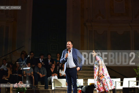 Stefano Petrocchi, direttore della Fondazione Bellonci, con Francesca Rotta Gentile Cavigioli durante la manifestazione Cervo ti Strega, Cervo, 23 giugno 2016. Stefano Petrocchi, director of Bellonci Foundation, and Francesca Rotta Gentile Cavigioli during Cervo ti Strtega, in Cervo, June 2016. ©Monica Cillario/Rosebud2