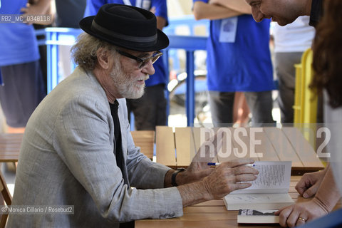 Francesco De Gregori al Festival della Letteratura di Mantova per presentare Passo dUomo a cura di Antonio Gnoli; Mantova, 10 settembre 2016.  Francesco De Gregori at the Mantua Literature Festival to present Passo duomo by Antonio Gnoli; Mantova, September 10, 2016. ©Monica Cillario/Rosebud2