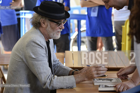 Francesco De Gregori al Festival della Letteratura di Mantova per presentare Passo dUomo a cura di Antonio Gnoli; Mantova, 10 settembre 2016.  Francesco De Gregori at the Mantua Literature Festival to present Passo duomo by Antonio Gnoli; Mantova, September 10, 2016. ©Monica Cillario/Rosebud2