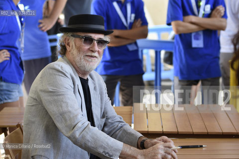 Francesco De Gregori al Festival della Letteratura di Mantova per presentare Passo dUomo a cura di Antonio Gnoli; Mantova, 10 settembre 2016.  Francesco De Gregori at the Mantua Literature Festival to present Passo duomo by Antonio Gnoli; Mantova, September 10, 2016. ©Monica Cillario/Rosebud2