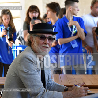 Francesco De Gregori al Festival della Letteratura di Mantova per presentare Passo dUomo a cura di Antonio Gnoli; Mantova, 10 settembre 2016.  Francesco De Gregori at the Mantua Literature Festival to present Passo duomo by Antonio Gnoli; Mantova, September 10, 2016. ©Monica Cillario/Rosebud2