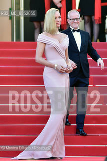 Uma Thurman and Thierry Frémaux alla prima del Film Il Fantasma dIsmaele, film che inaugura la 70° edizione del Festival del Cinema di Cannes; Cannes, 17 maggio 2017. Uma Thurman and Thierry Frémaux attend the Ismaels Ghosts (Les Fantomes dIsmael) screening and Opening Gala during the 70th annual Cannes Film Festival at Palais des Festivals on May 17, 2017 in Cannes; France. ©Monica Cillario/Rosebud2