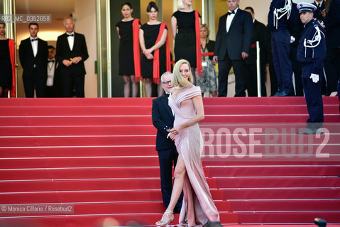 Uma Thurman and Thierry Frémaux alla prima del Film Il Fantasma dIsmaele, film che inaugura la 70° edizione del Festival del Cinema di Cannes; Cannes, 17 maggio 2017. Uma Thurman and Thierry Frémaux attend the Ismaels Ghosts (Les Fantomes dIsmael) screening and Opening Gala during the 70th annual Cannes Film Festival at Palais des Festivals on May 17, 2017 in Cannes; France. ©Monica Cillario/Rosebud2