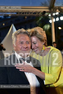 Dustin Hoffman e Emma Thompson alla fine della premier del film The Meyerowitz Stories, durante il 70° Festival del Cinema di Cannes; Cannes, 21 maggio 2017. Actors Dustin Hoffman and Emma Thompson depart the The Meyerowitz Stories screening during the 70th annual Cannes Film Festival at Palais des Festivals on May 21, 2017 in Cannes ©Monica Cillario/Rosebud2