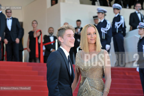 Lattrice americana Uma Thurman sulle scale del Palais des Festivals con il figlio Levon Roan Thurman-Hawke  durante la cerimonia di chiusura del 70° Festival del Cinema di Cannes; Cannes, 28 maggio 2017. US actress Uma Thurman (L) and her son Levon Roan Thurman-Hawke arrive on May 28, 2017 for the closing ceremony of the 70th edition of the Cannes Film Festival in Cannes, southern France. ©Monica Cillario/Rosebud2