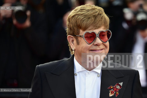 La pop star inglese Elton John sul red carpet per la prima del film Rocketman durante il 72° Festival del Cinema di Cannes; Cannes, 16 maggio 2019 Sir Elton John attends at screening of Rocketman during 72nd Annual Cannes Film Festival; in Cannes, May 16, 2019