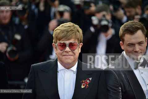 La pop star inglese Elton John sul red  carpet per la prima del film Rocketman durante il 72° Festival del Cinema di Cannes; Cannes, 16 maggio 2019
Sir Elton John attends at screening of Rocketman during 72nd Annual Cannes Film Festival; in Cannes, May 16, 2019