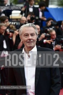 Lattore francese Alain Delon sul red carpet del 72° Festival del cinema di Cannes per ricevere la palma doro alla carriera. Cannes, 19 maggio 2019.
French actor Alain Delon attends the 72nd Annual Cannes Film Festival to receive the golden palm for his career. in Cannes, 19 May 2019.
