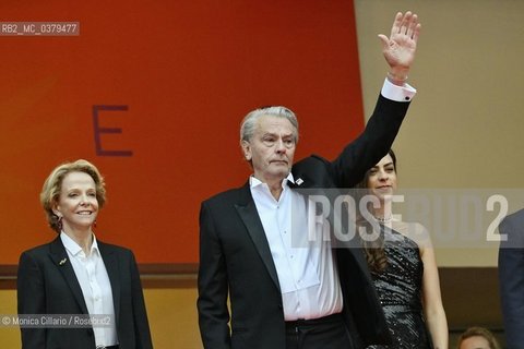 Lattore francese Alain Delon sul red carpet del 72° Festival del cinema di Cannes per ricevere la palma doro alla carriera. Cannes, 19 maggio 2019.
French actor Alain Delon attends the 72nd Annual Cannes Film Festival to receive the golden palm for his career. in Cannes, 19 May 2019.
