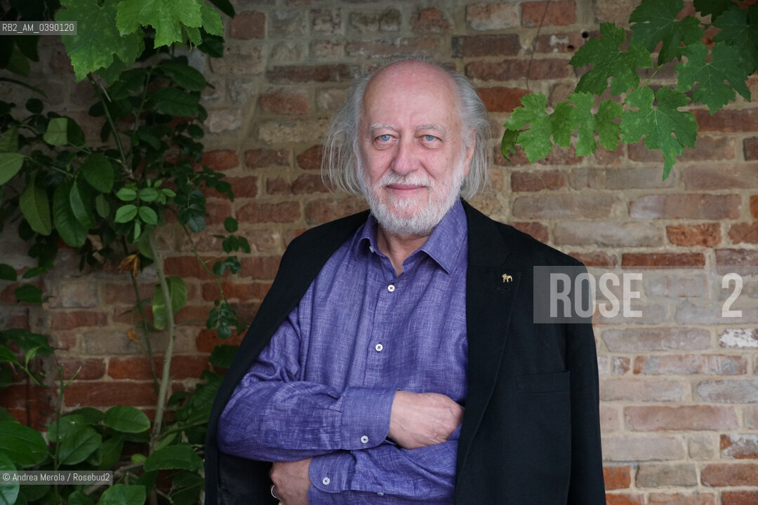 Lo scrittore ungherese Laszlo Krasznahorkai in una pausa del festival di letteratura Incroci di Civiltà a Venezia, 25 maggio 2022. ©Andrea Merola/Rosebud2