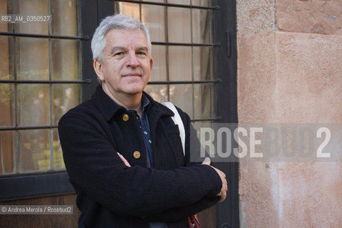 Antonio Ramirez, libraio per La Central, posa durante una pausa del XXXIV Seminario di Perfezionamento della UEM, Scuola per Librai di Umberto e Elisabetta Mauri, alla Fondazione Giorgio Cini in Venezia, 27 febbraio 2017. ©Andrea Merola/Rosebud2