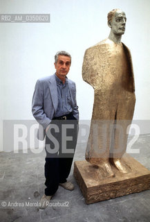 Giuliano Vangi, scultore, alla Biennale Arte di Venezia nel 1995..Italian scultor Giuliano Vangi poses during Biennale Modern Art of Venice, june 1995. ©Andrea Merola/Rosebud2