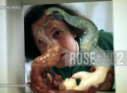 Luigi Ontani, pittore, scultore e fotografo, alla Biennale Arte di Venezia del 1995..Italian painter, scultor and photographer Luigi Ontani poses during Biennale Modern Art of Venice, june 1995. ©Andrea Merola/Rosebud2