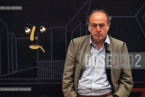 Edoardo Arroyo, pittore, alla Biennale Arte di Venezia, giugno 1995..Spanish painter Edoardo Arroyo poses during Biennale Modern Art Exhibition in Venice, june 1995. ©Andrea Merola/Rosebud2