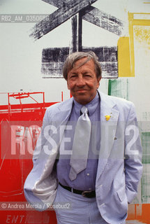 Robert Rauschenberg, pittore e artista grafico, posa tra sue opere esposte allisola di San Lazzaro degli Armeni a Venezia, 22 giugno 1996. .Us painter and graphic artist Robert Rauschenberg poses next to his works during exhibition in San Lazzaro degli Armeni island, Venice 22 june 1996. ©Andrea Merola/Rosebud2