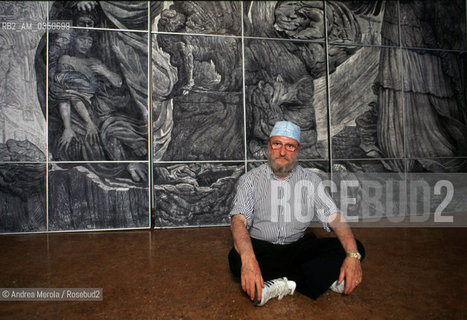 Ernst Fuchs, artista polivalente, posa tra sue opere alla mostra Du Fantastique au Visionnaire, Venezia giugno 1994..Austrian artist Ernst Fuchs poses next his works during Du Fantastique au Visionnaire exhibition, Venice june 1994. ©Andrea Merola/Rosebud2