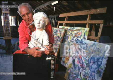 Amedeo Renzini, pittore veneziano, posa nel suo studio a Venezia, agosto 1993..Italian painter Amedeo Renzini poses next his works, at his atelier in Venice, august 1993. ©Andrea Merola/Rosebud2