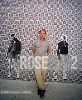 Willem Oorebeek, artista grafico, posa accanto sue opere alla Biennale Arte di Venezia, 12 giugno 1997. .Dutch artist printer Willem Oorebeek pose next his works at Biennale Modern Art Exhibition, Venice, 12 june 1997. ©Andrea Merola/Rosebud2