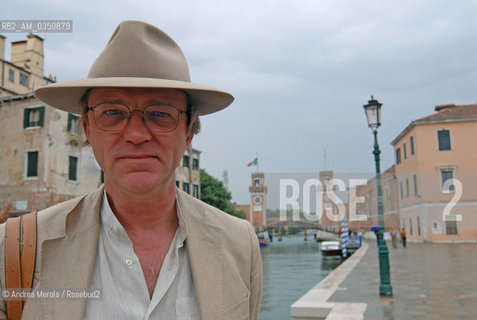 Robert Storr, critico e storico darte contemporanea, Venezia 6 giugno 2007..Us curator, critic, painter, and academic Robert Storr poses in Venice , june 6, 2007. ©Andrea Merola/Rosebud2