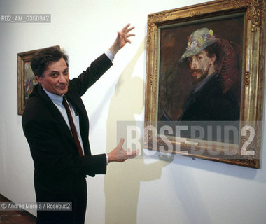 Jan Hoet, storico darte, posa durante una mostra darte a palazzo Grassi, Venezia 14 marzo 1997..Belgian art historian Jan Hoet poses at art exhibition in palazzo Grassi Foundation, march 14, Venice 1997. ©Andrea Merola/Rosebud2