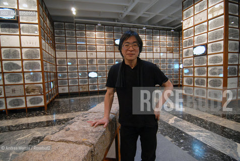 Masao Okabe, artista giapponese, posa tra le sue opere esposte nel Padiglione Giappone, alla Biennale Arti Visive di Venezia, 6 giugno 2007..Japan artist Masao Okabe poses next his works, inside Japan Pavillon, at Biennale Modern Art Exhibition, june 06, Venice 2007. ©Andrea Merola/Rosebud2