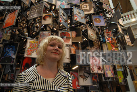 Alison M. Gingeras, critico e curatore artistico, posa durante una mostra darte contemporanea a Palazzo Grassi, Venezia 5 marzo 2007..Us curator and writer Alison M. Gingeras poses during an international Modern Art Exhibition in Palazzo Grassi, march 05, Venice 2007. ©Andrea Merola/Rosebud2