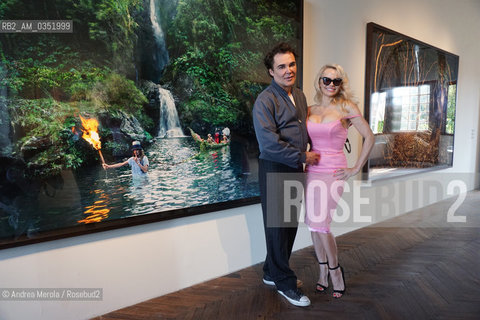 Lattrice statunitense Pamela Anderson e il fotografo statunitense David Lachapelle mentre posano durante la conferenza stampa per Lost+Found, la nuova mostra del fotografo statunitense alla Casa dei Oci, galleria darte nellisola della Giudecca, Venezia, 11 aprile 2017..Us actress Pamela Anderson an Us photographer David Lachapelle pose during press conference for Lost+Found, last exhibition photo of Lachapelle in Venice, april 11, 2017. ©Andrea Merola/Rosebud2