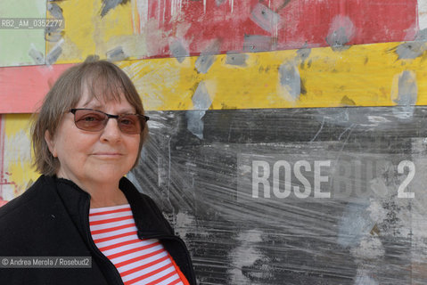 Lartista britannica Phyllida Barlow posa accanto a sue opere, intitolate Folly, ed esposte nel Padiglione della Gran Bretagna, alla 57° edizione della  Biennale Arte di Venezia, 9 maggio 2017. .British artist Phyllida Barlow poses next her artistic works, titled Folly, inside Great Britain Pavilion, at Biennale Modern Art in Venice, may 09, 2017. ©Andrea Merola/Rosebud2