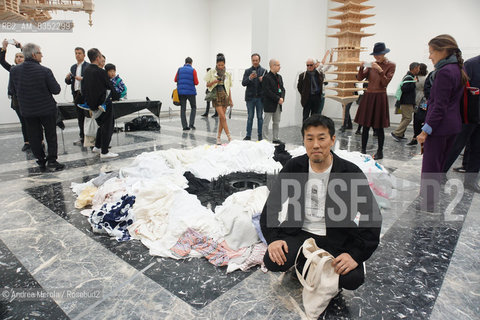 Lartista giapponese Takahiro Iwasaki posa accanto sue opere, intitolate Turned Upside Down, Its a Forest, esposte nel Padiglione Giappone, alla 57° edizione della  Biennale Arte di Venezia, 10 maggio 2017. .Japan artist Takahiro Iwasaki poses next his artistic works, titled Turned Upside Down, Its a Forest, inside Japan Pavilion, at Biennale Modern Art in Venice, may 10, 2017. ©Andrea Merola/Rosebud2