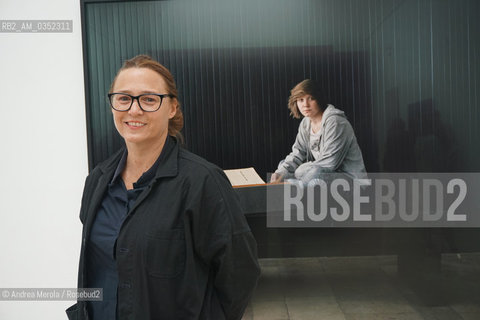 Lartista statunitense Sharon Lockhart posa accanto una delle sue opere, intitolate Little Review, presentate nel Padiglione Polonia, alla 57° edizione della  Biennale Arte di Venezia, 10 maggio 2017. .Us artist Sharon Lockhart poses next her artistic works, titled Little Review, inside Poland Pavilion, at Biennale Modern Art in Venice, may 10, 2017. ©Andrea Merola/Rosebud2