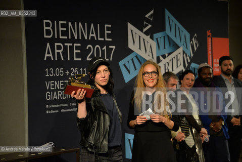 Lartista tedesca Anne Imhof mostra il Leone dOro, vinto per la miglior Partecipazione Nazionale dalla sua performance artistica Faust, nel Padiglione Germania, alla 57° edizione della  Biennale Arte di Venezia, 13 maggio 2017. .German artist Anne Imhof won Golden Lion for Best National Participation, at Biennale Modern Art in Venice, may 13, 2017. ©Andrea Merola/Rosebud2