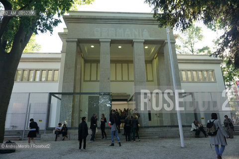 Il Padiglione Germania, sede di Faust, dellartista tedesca Anne Imhof, Leone dOro per la Migliore Partecipazione Nazionale, alla 57° edizione della  Biennale Arte di Venezia, 9 maggio 2017. .German Pavilion, set of Faust, artistic performance by german artist Anne Imhof, Golden Lion for Best National Participation at Biennale Modern Art in Venice, may 09, 2017. ©Andrea Merola/Rosebud2