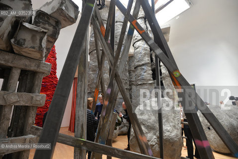 Nella foto una panoramica su Folly, opera dellartista britannica Phyllida Barlow esposta nel Padiglione della Gran Bretagna, alla 57° edizione della  Biennale Arte di Venezia, 9 maggio 2017. .A wiew of Folly, artistic work by british artist Phyllida Barlow, Great Britain Pavilion, 57°th Biennale Arte, may 09, Venice 2017. ©Andrea Merola/Rosebud2