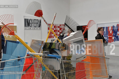 Panoramica su Les Jardineries du Sud, opera dellartista francese Raymond Hains esposta nel Padiglione Centrale alla 57° Biennale Arte, Venezia 9 maggio 2017..A view of Les Jardineries du Sud, artistic work by french artist Raymond Hains, Central Pavilion, 57°th Biennale Arte, may 09, Venice 2017. ©Andrea Merola/Rosebud2