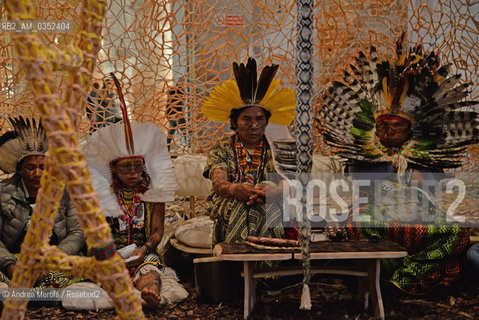 Dettaglio di Um Sagrado Lugar (A Sacred Place), performance dellartista brasiliano Ernesto Neto presentata alle Corderie dellArsenale, alla 57° Biennale Arte, Venezia 9 maggio 2017..A view of Um Sagrado Lugar (a Sacred Place), artistic performance by brasilian artist Ernesto Neto, Corderie Arsenale, 57°th Biennale Arte, may 09, Venice 2017. ©Andrea Merola/Rosebud2