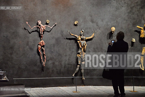 Panoramica su Imitazione di Cristo dellartista Italiano Roberto Cuoghi, opera  presentata nel Padiglione Italia, per la 57° Biennale Arte, Venezia 9 maggio 2017..A view of Imitation of Christ, artistic work by italian artist Roberto Cuoghi, Italia Pavilion, 57°th Biennale Arte, may 09, Venice 2017. ©Andrea Merola/Rosebud2