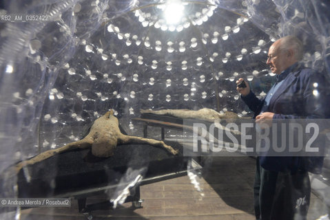 Panoramica su Imitazione di Cristo dellartista Italiano Roberto Cuoghi, opera  presentata nel Padiglione Italia, per la 57° Biennale Arte, Venezia 9 maggio 2017..A view of Imitation of Christ, artistic work by italian artist Roberto Cuoghi, Italia Pavilion, 57°th Biennale Arte, may 09, Venice 2017. ©Andrea Merola/Rosebud2