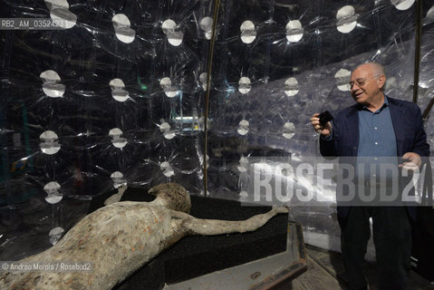 Panoramica su Imitazione di Cristo dellartista Italiano Roberto Cuoghi, opera  presentata nel Padiglione Italia, per la 57° Biennale Arte, Venezia 9 maggio 2017..A view of Imitation of Christ, artistic work by italian artist Roberto Cuoghi, Italia Pavilion, 57°th Biennale Arte, may 09, Venice 2017. ©Andrea Merola/Rosebud2