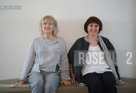 Da dx a sx: le architette britanniche Shelley McNamara e Yvonne Farrell, curatrici della 16° Mostra Internazionale di Architettura della Biennale di Venezia, posano sulla terrazza di Cà Giustinian, sede della Fondazione la Biennale di Venezia, poco prima della conferenza stampa di presentazione, Venezia 7 giugno 2017. ©Andrea Merola/Rosebud2
